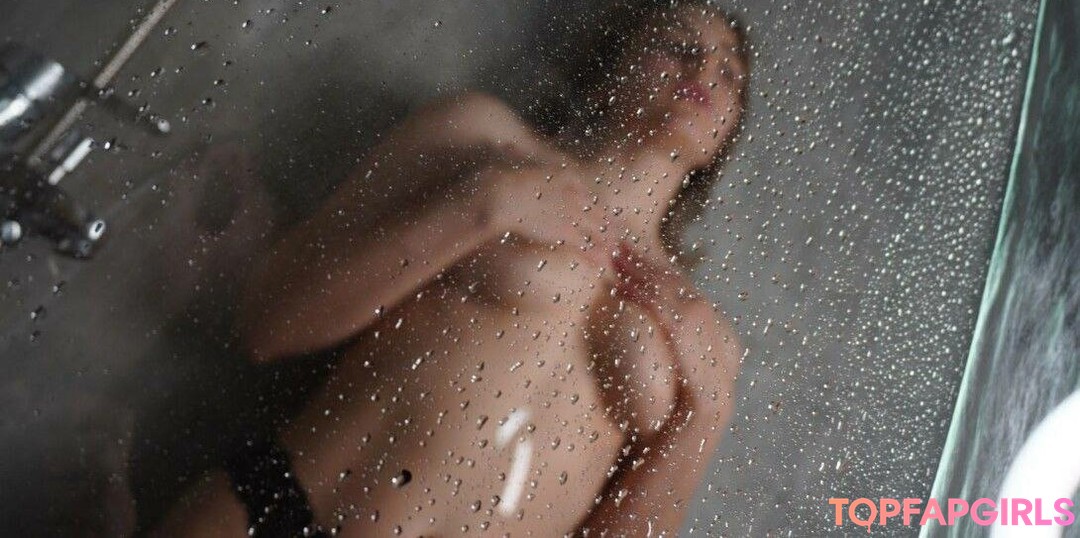 Nikol Koulen star nude pics