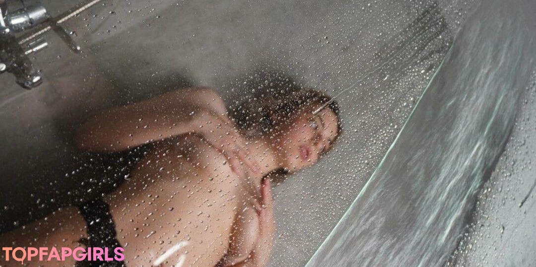 Nikol Koulen nude star img