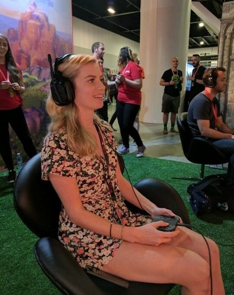 Elyse Willems top profile image