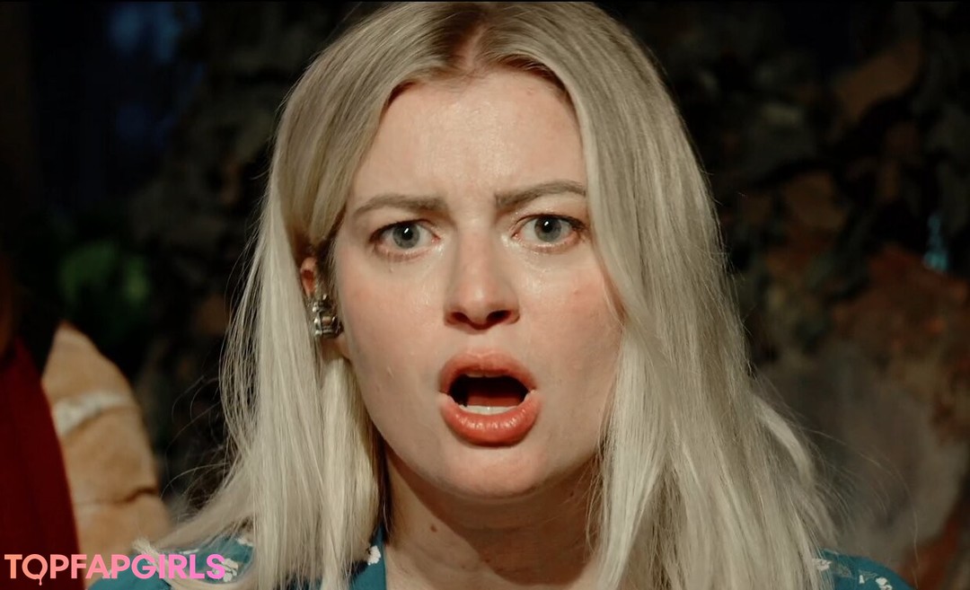 Elyse Willems high quality star pictures
