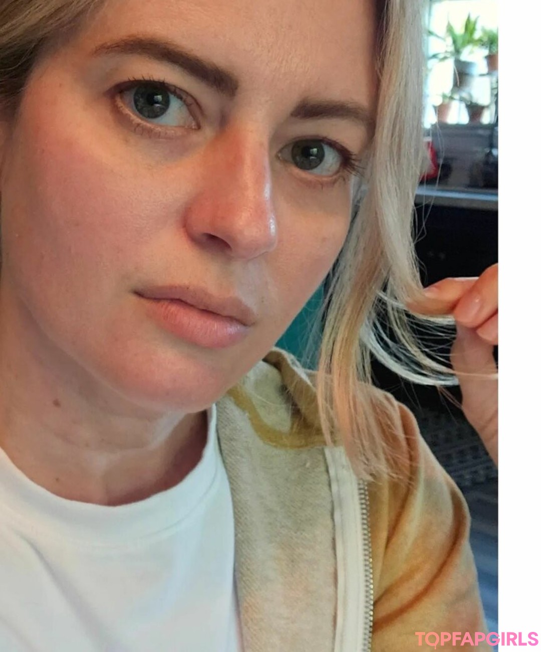 Elyse Willems erotic actress image
