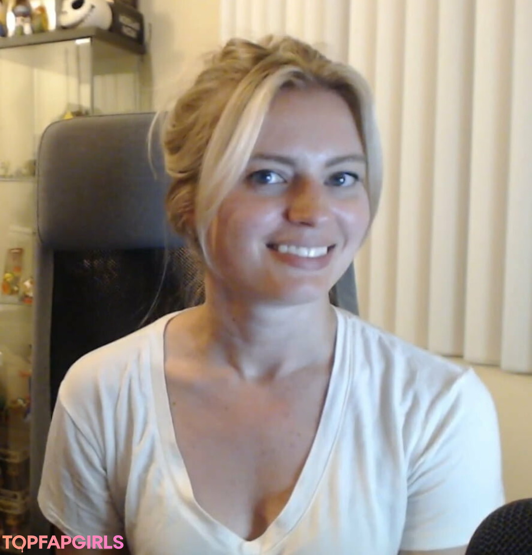 Elyse Willems model naked images