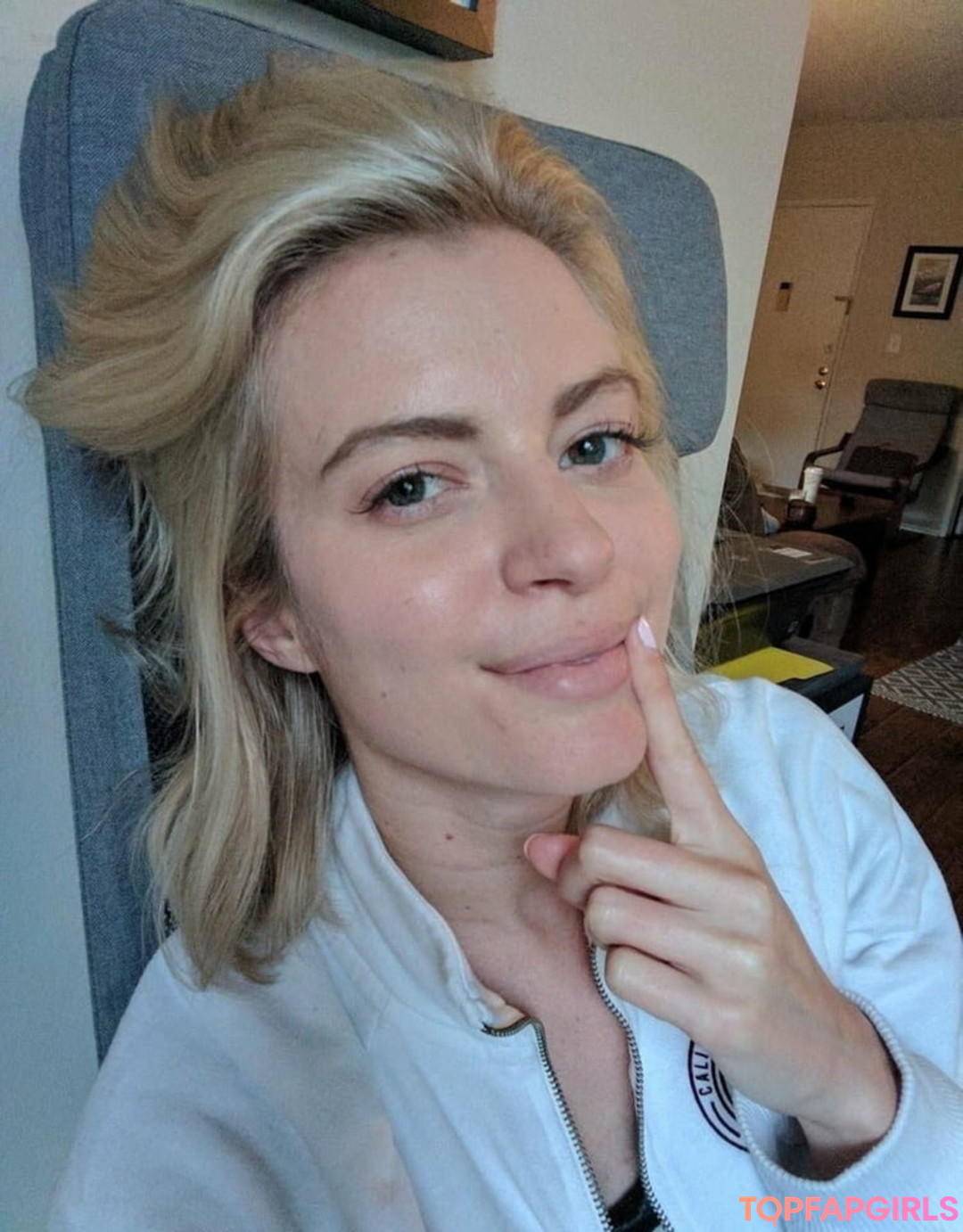 Elyse Willems erotic model pics