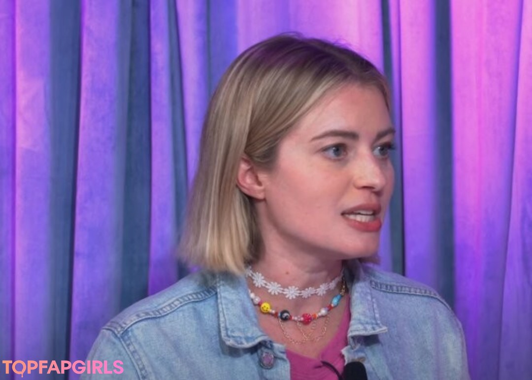 Elyse Willems naked model pic