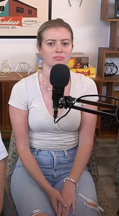 Elyse Willems hot star gallery