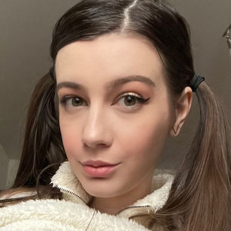 Petite Doll star best pics