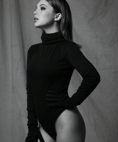 Sammi Hanratty perfect model pics