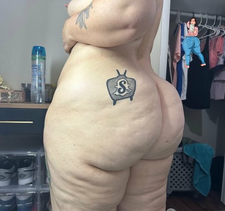 JuicymommaT pornstar art pics