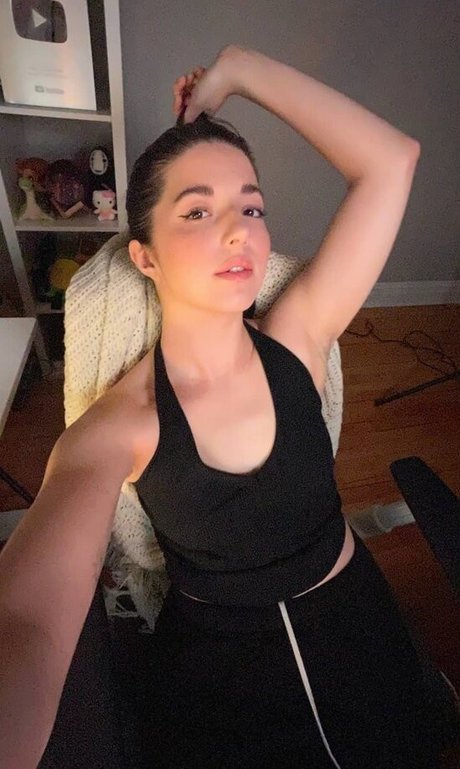 Slight Sounds sex model photo