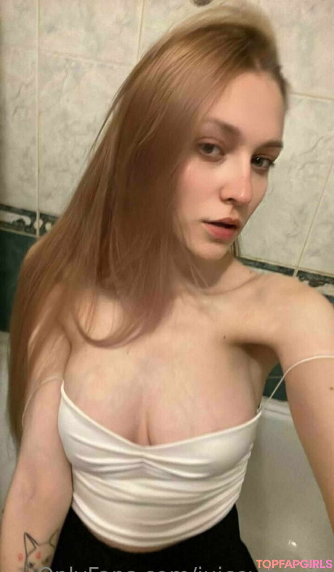 juicevibevip naked model photo