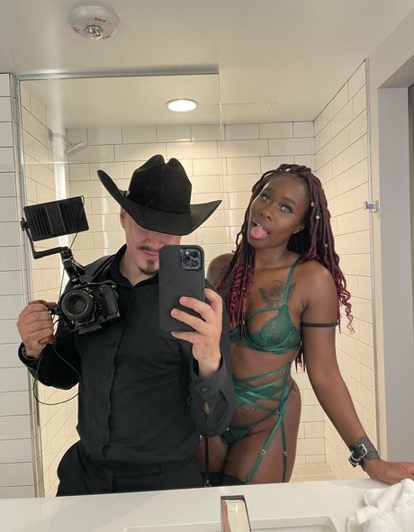 conquerhermind pornstar nude pic