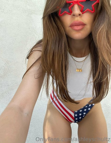 ashleyschultz star exclusive photo