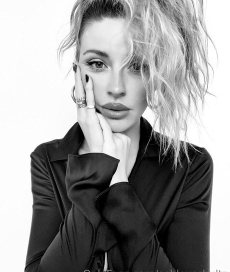 ashleyschultz model sexy pics