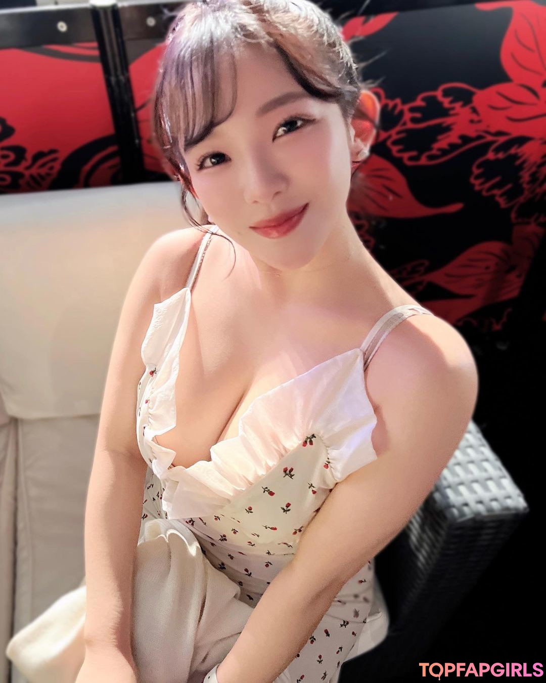 knees onlyfans erotic img