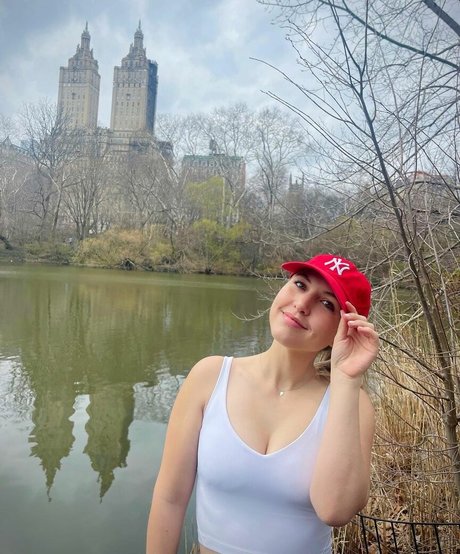 Taylor Tomlinson pornstar xxx photos