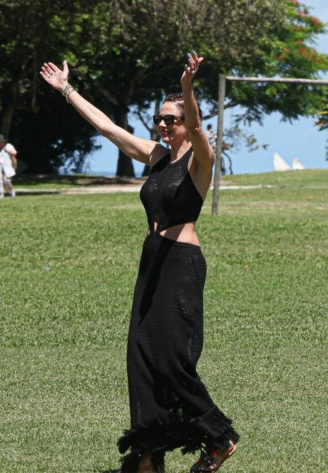 lesbian milf onlyfans top archive