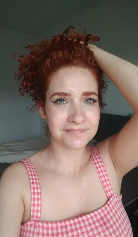 ashleyve top actress pictures