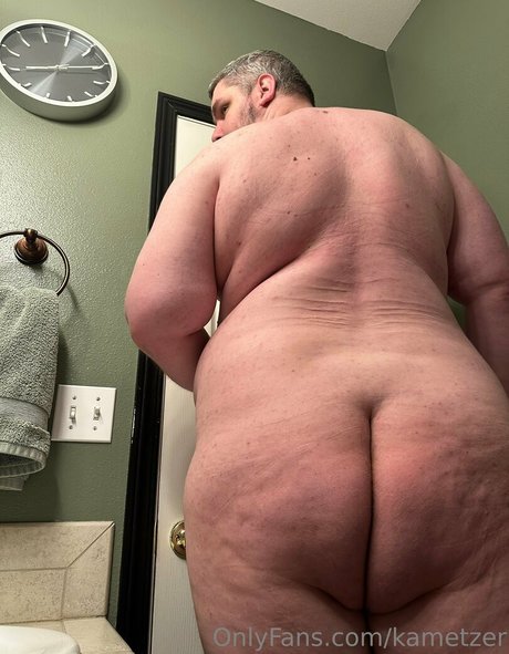 kametzer star naked photos