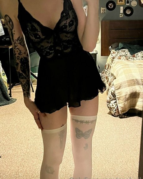 Zee Hell model erotic pictures