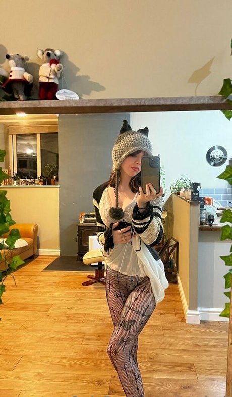 Zee Hell exclusive actress pictures