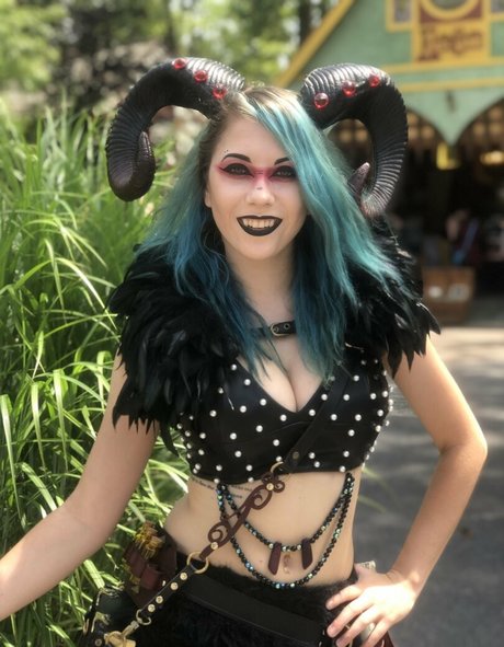 laineycat top profile image