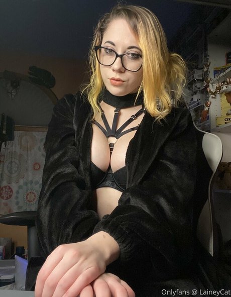 laineycat erotic star photo