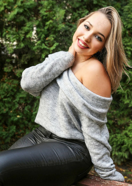 Vivi Cica and Kandur Bandi star adult image