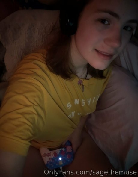 busty mom onlyfans sexy image