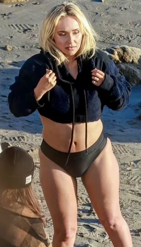 peeing onlyfans free naked pic