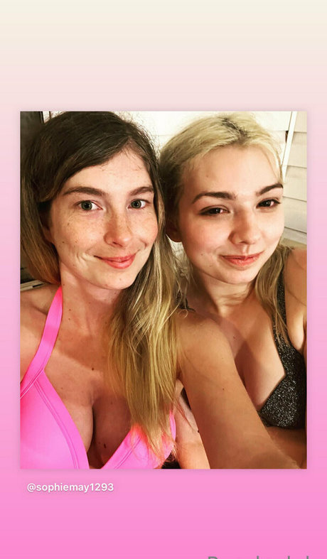 pansleylive nude actress pics