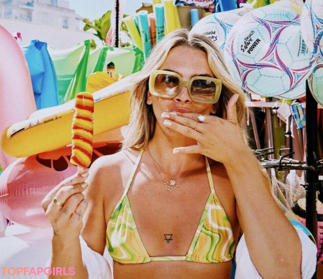 Louisa Johnson nude model gallery
