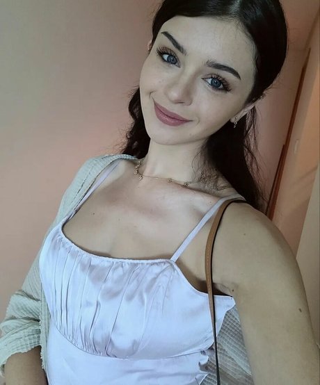 Chloe Lockley pretty actress galleries