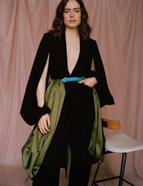 Daisy Ridley star sexy photos
