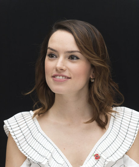 Daisy Ridley top model pics