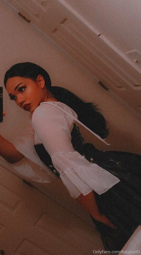 katanaxo nude model picture