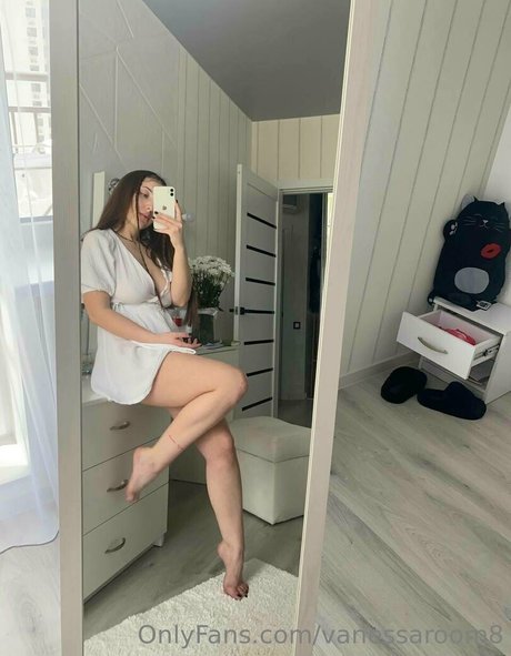 vanessaroom8 naked model archive