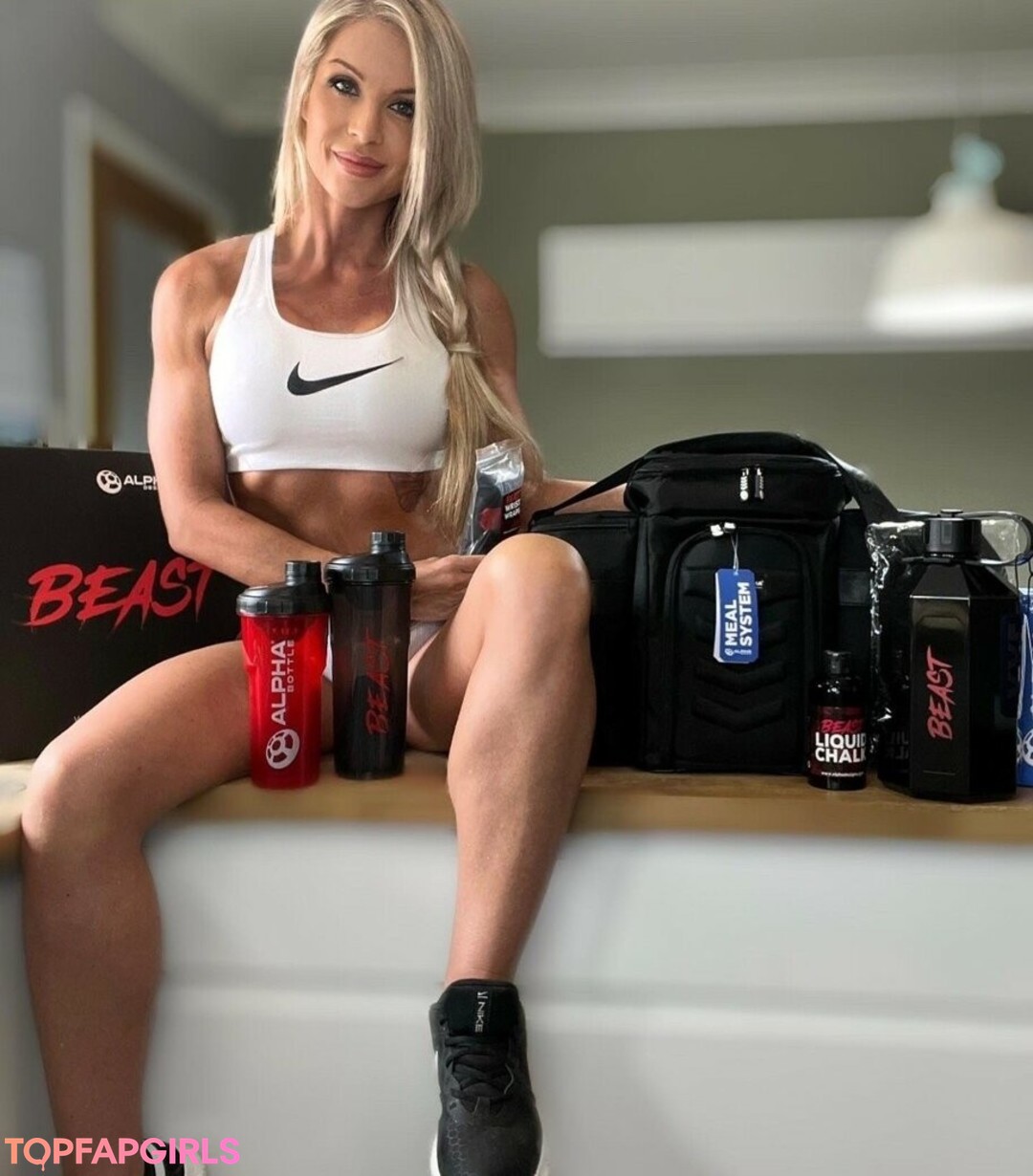 fitmodelmum model hot pictures