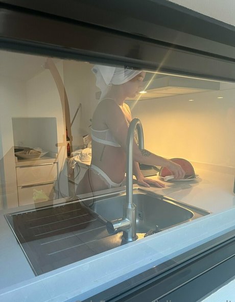 Julia Rommelt model erotic pic