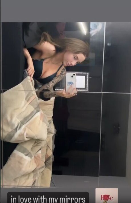 Alliury erotic model pictures