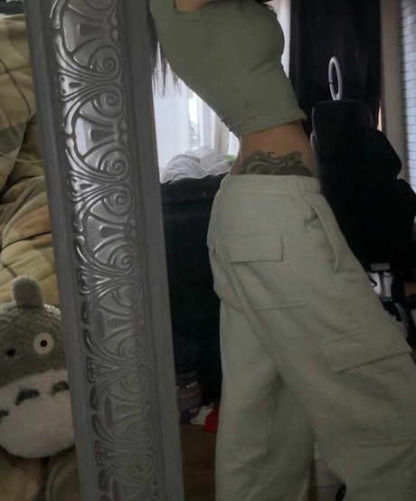 Alliury model free pic