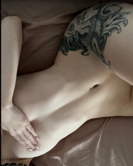 Alliury pornstar nude picture