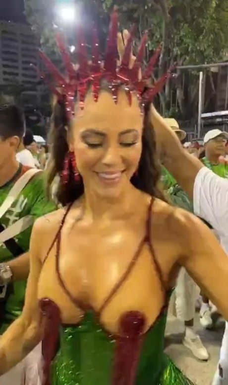 Paolla Oliveira hot actress pics