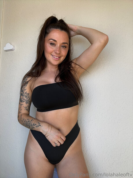 Lolahaleoftv model xxx pic