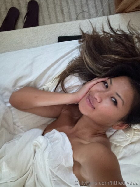 Littledivaaa pornographic actress photo