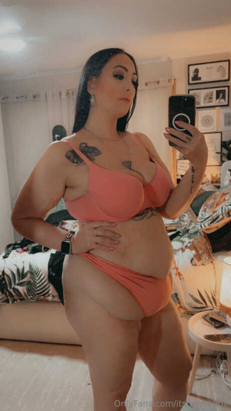 Itsme Valirie pornstar sexy image