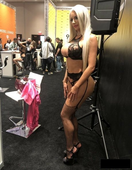 Nicolette Shea model best pictures