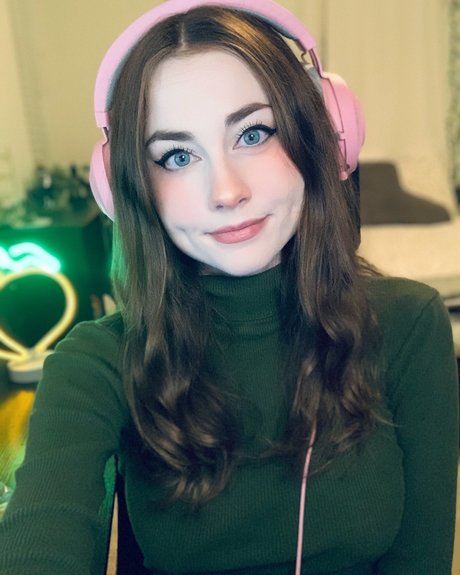 Mareesly model exclusive image