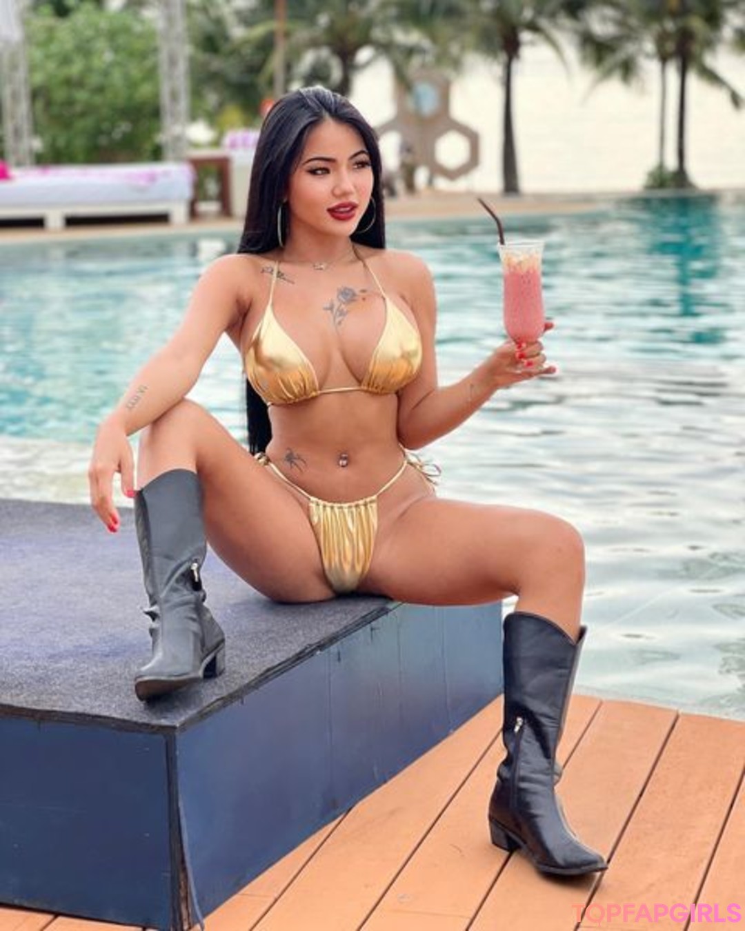 Praew Phatcharin hd pornstar pictures