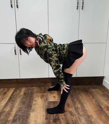 Bapebaee naked pornstar gallery