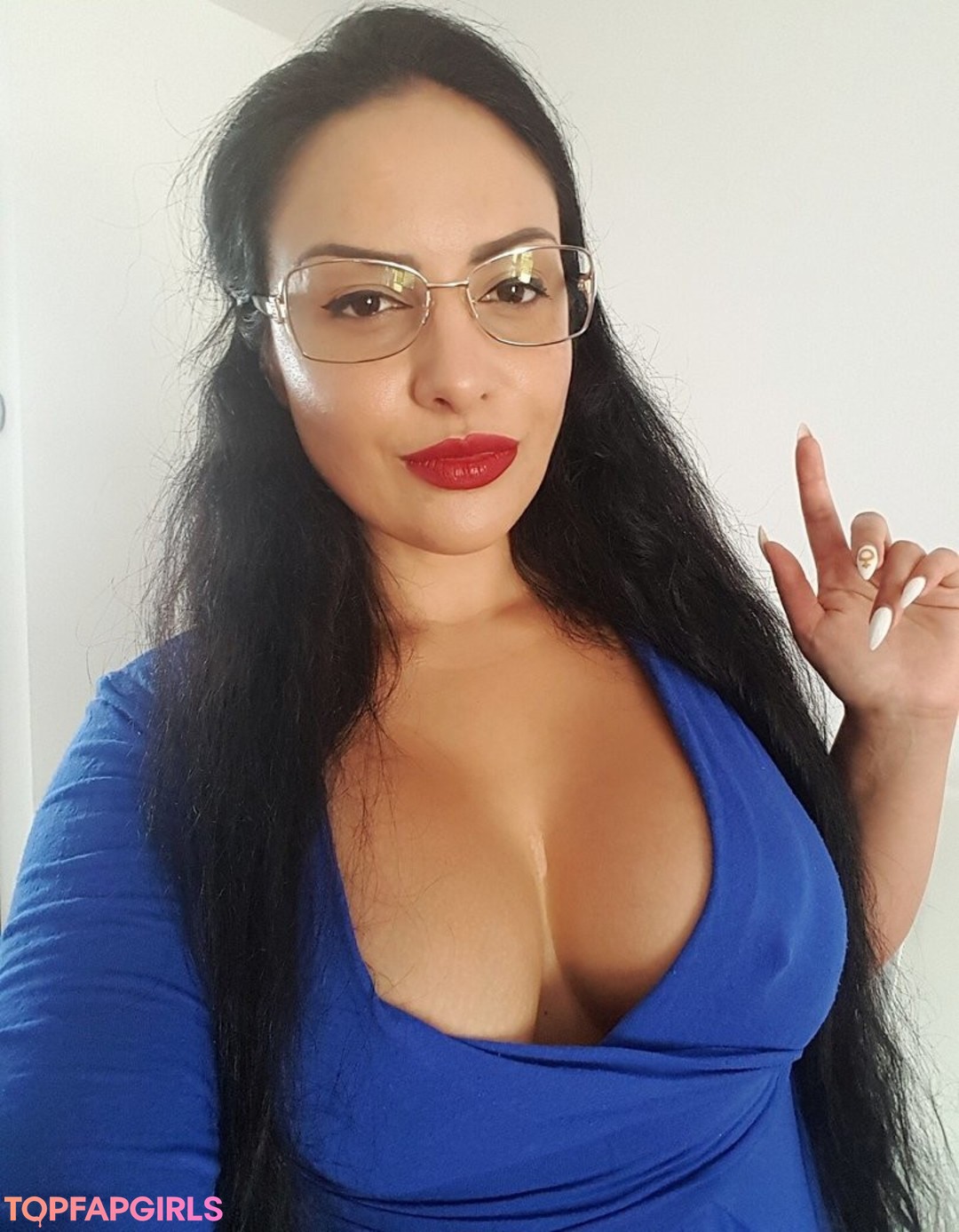 Ezada Sinn pretty star pics